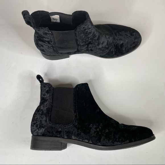 Toms Ella Black Velvet Chelsea Boots Size 7 - Picture 1 of 8